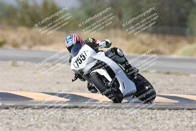 media/Oct-05-2025-CVMA (Sun) [[beeef4f201]]/Race 10-Formula Lightweight Twins Shootout/